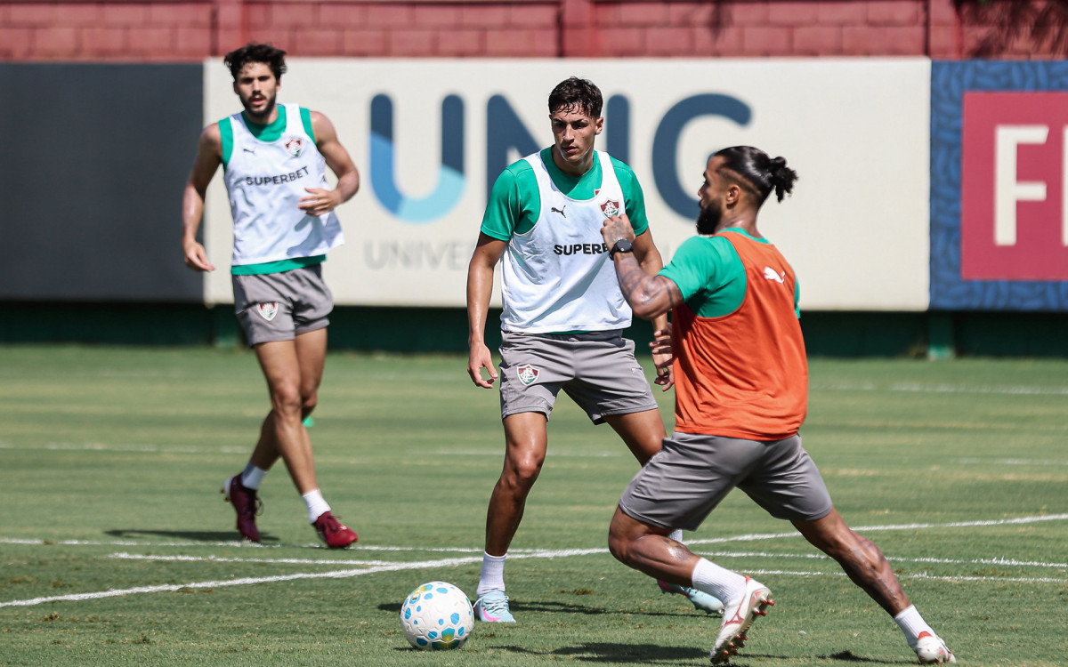 Facundo Bernal e Terans voltam aos treinos e podem reforçar o Fluminense em clássico