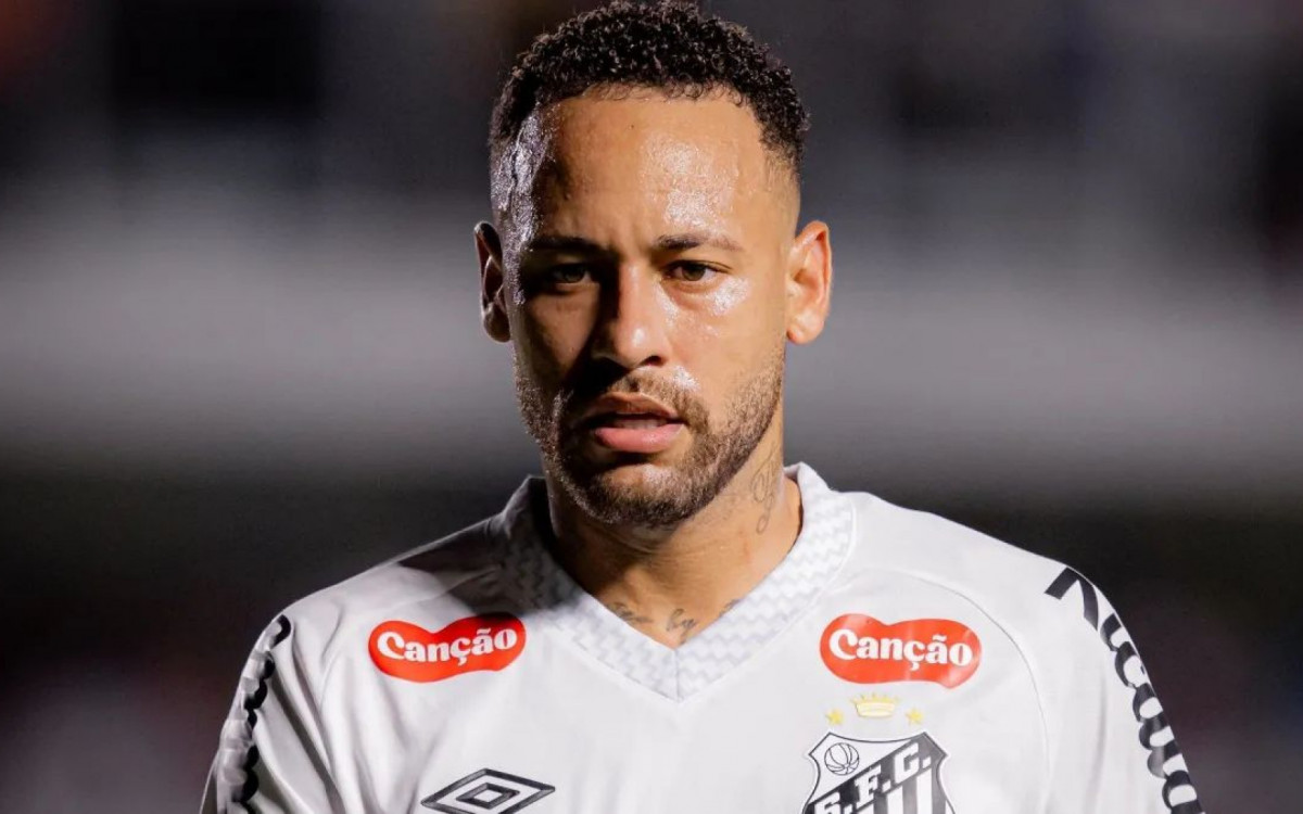Neymar se desculpa após discussão com torcedor na Vila Belmiro após empate do Santos