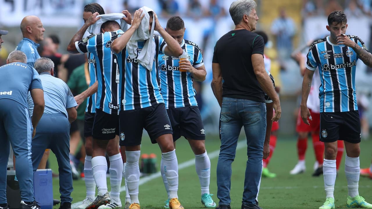 Como Funcionam as Pausas para Hidratação no Futebol em 2026