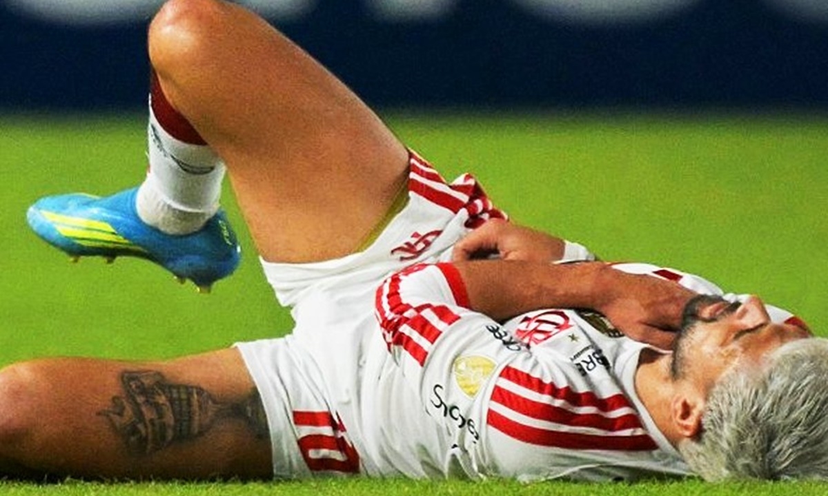 Arrascaeta passa por cirurgia após fratura na clavícula e inicia recuperação