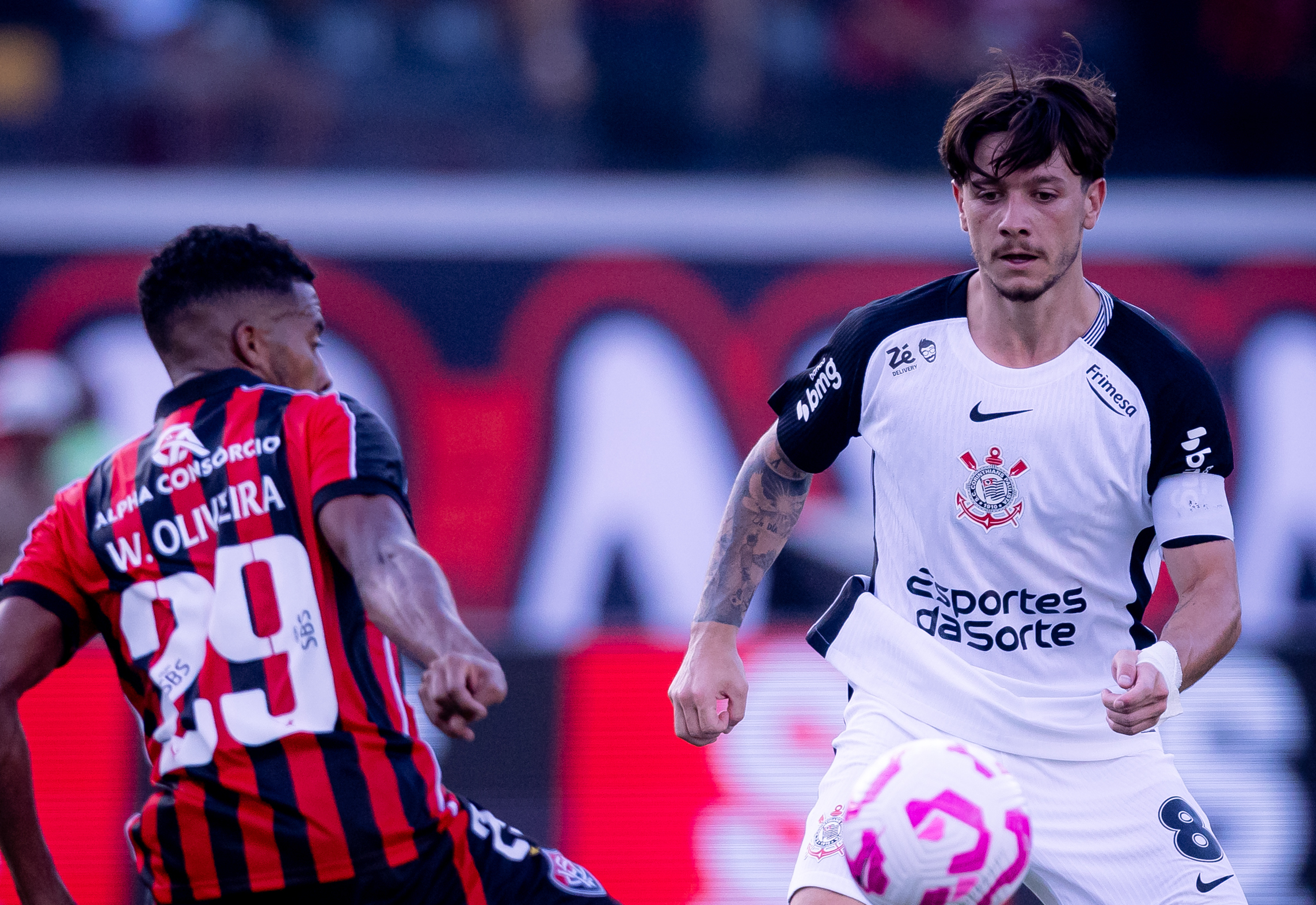 Corinthians busca fim do jejum no Brasileirão contra o Vitória no Barradão