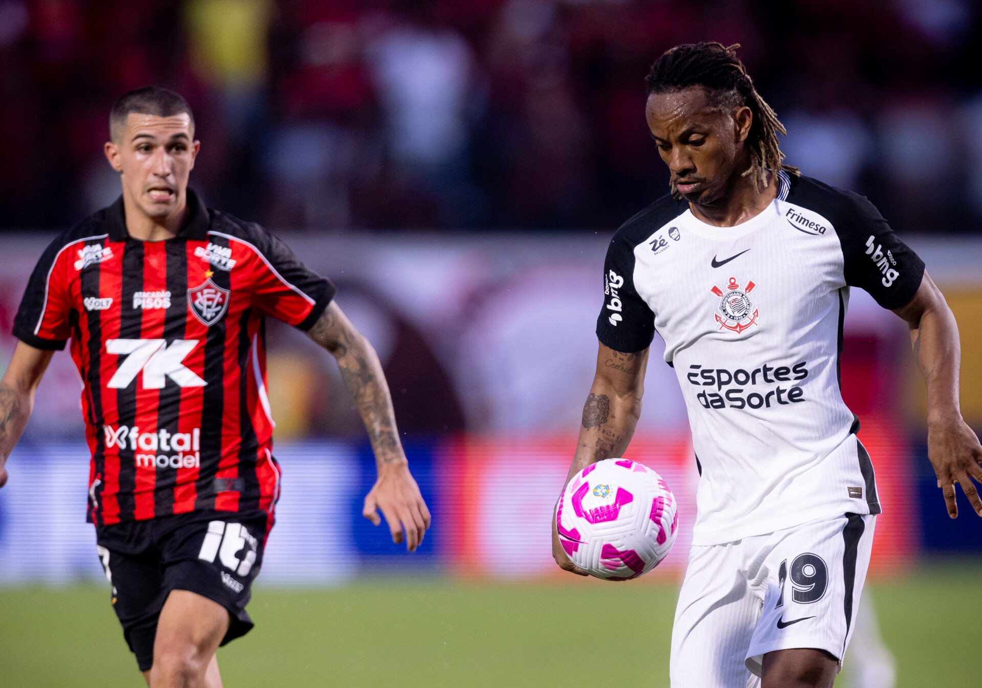 Corinthians busca recuperação no Brasileirão contra o Vitória no Barradão