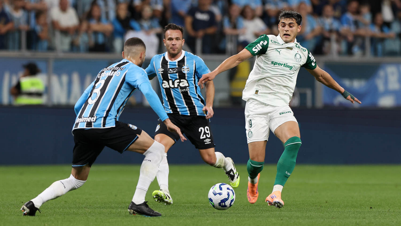 Palmeiras e Grêmio se enfrentam em duelo decisivo na Arena Barueri pelo Brasileirão