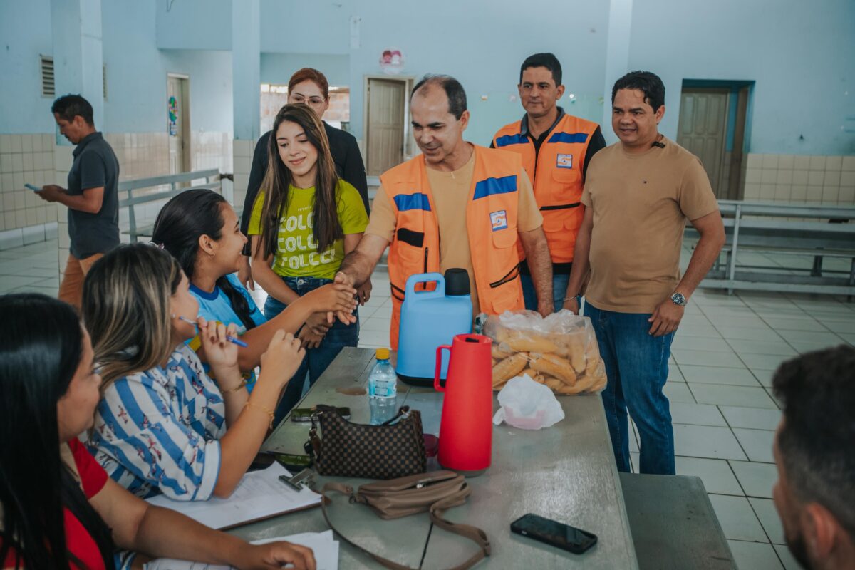 Famílias atingidas pela cheia do rio Juruá começam a retornar para casa em Cruzeiro do Sul
