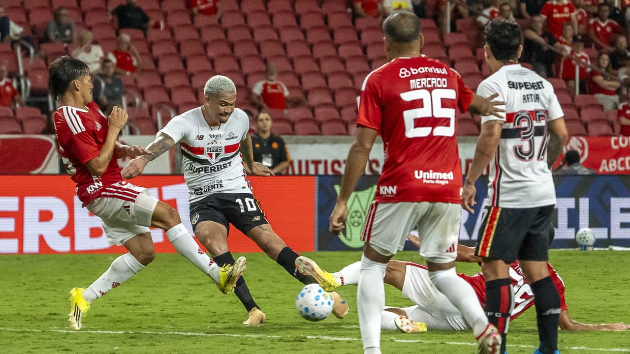 São Paulo empata com Internacional e mostra desafios sob comando de Roger Machado