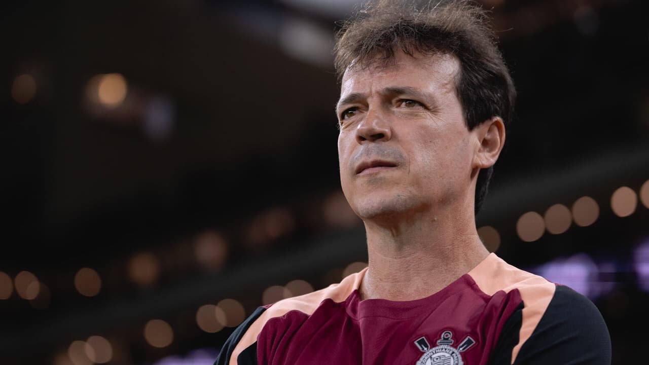 Defesa do Corinthians segue imbatível com Fernando Diniz e anima torcida