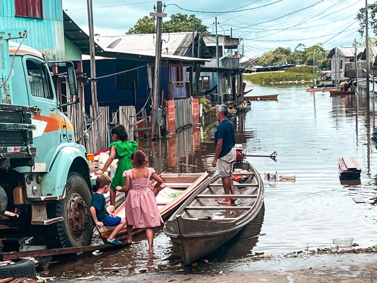 Enchente no Rio Juruá: moradores de Cruzeiro do Sul enfrentam rotina entre águas que invadem bairros