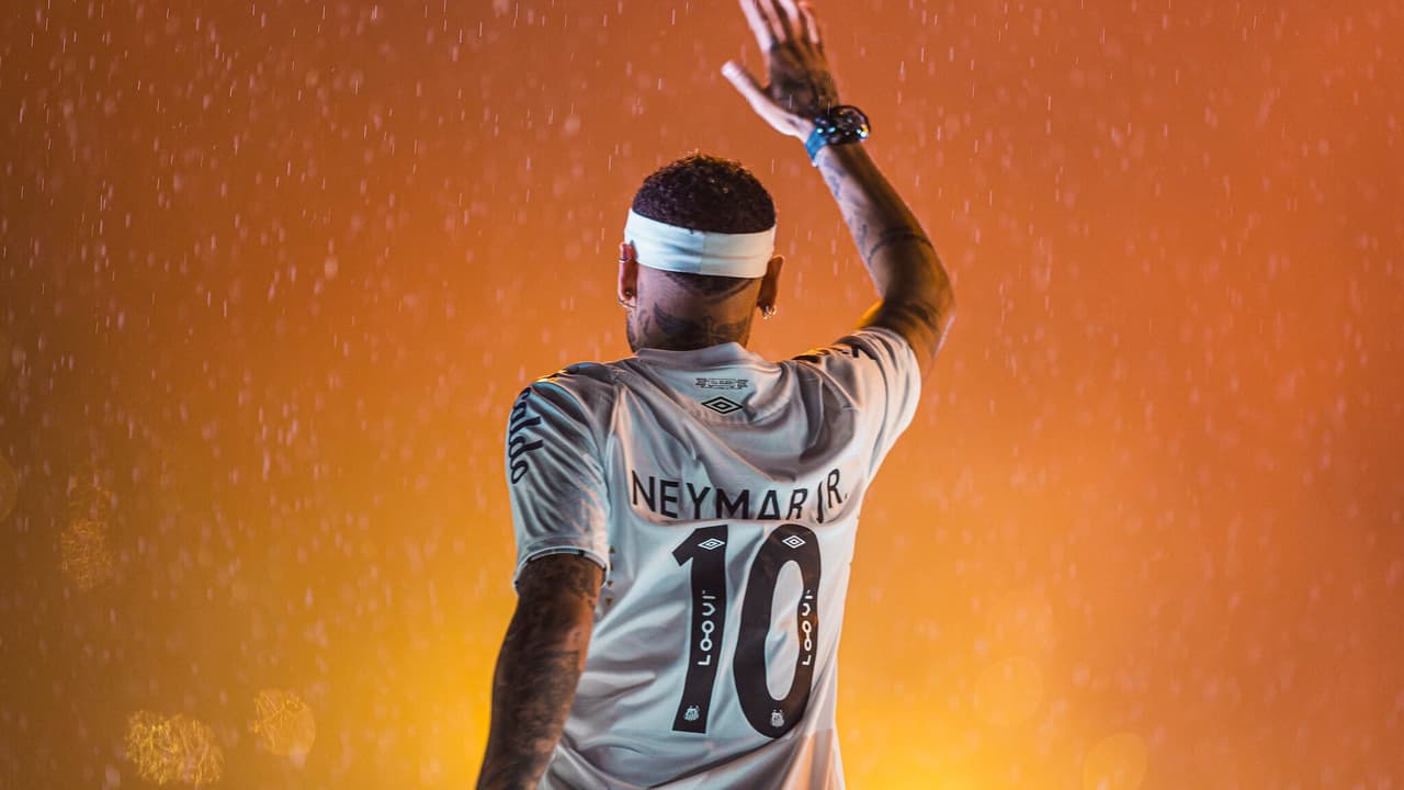 Neymar brilha no Santos, mas comentário polêmico gera repercussão internacional