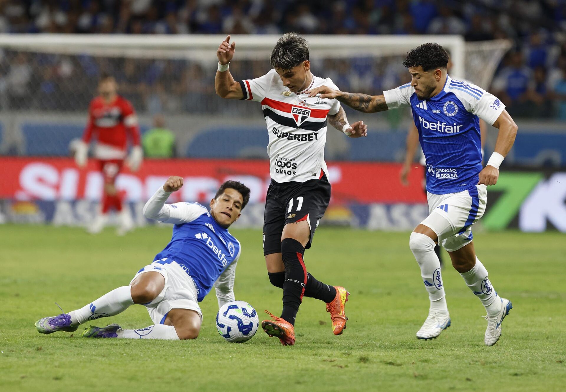 São Paulo e Cruzeiro se enfrentam em duelo decisivo no Morumbi pela 10ª rodada do Brasileirão
