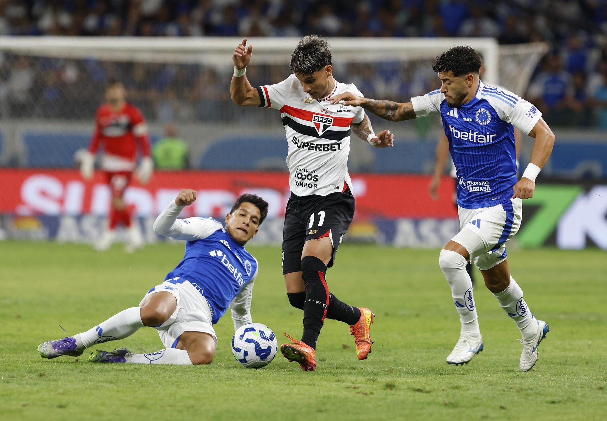 São Paulo e Cruzeiro se enfrentam em duelo decisivo no Morumbi pela 10ª rodada do Brasileirão