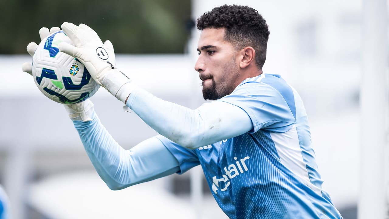 Goleiro pode marcar gol com lançamento das mãos? Entenda a regra que poucos conhecem