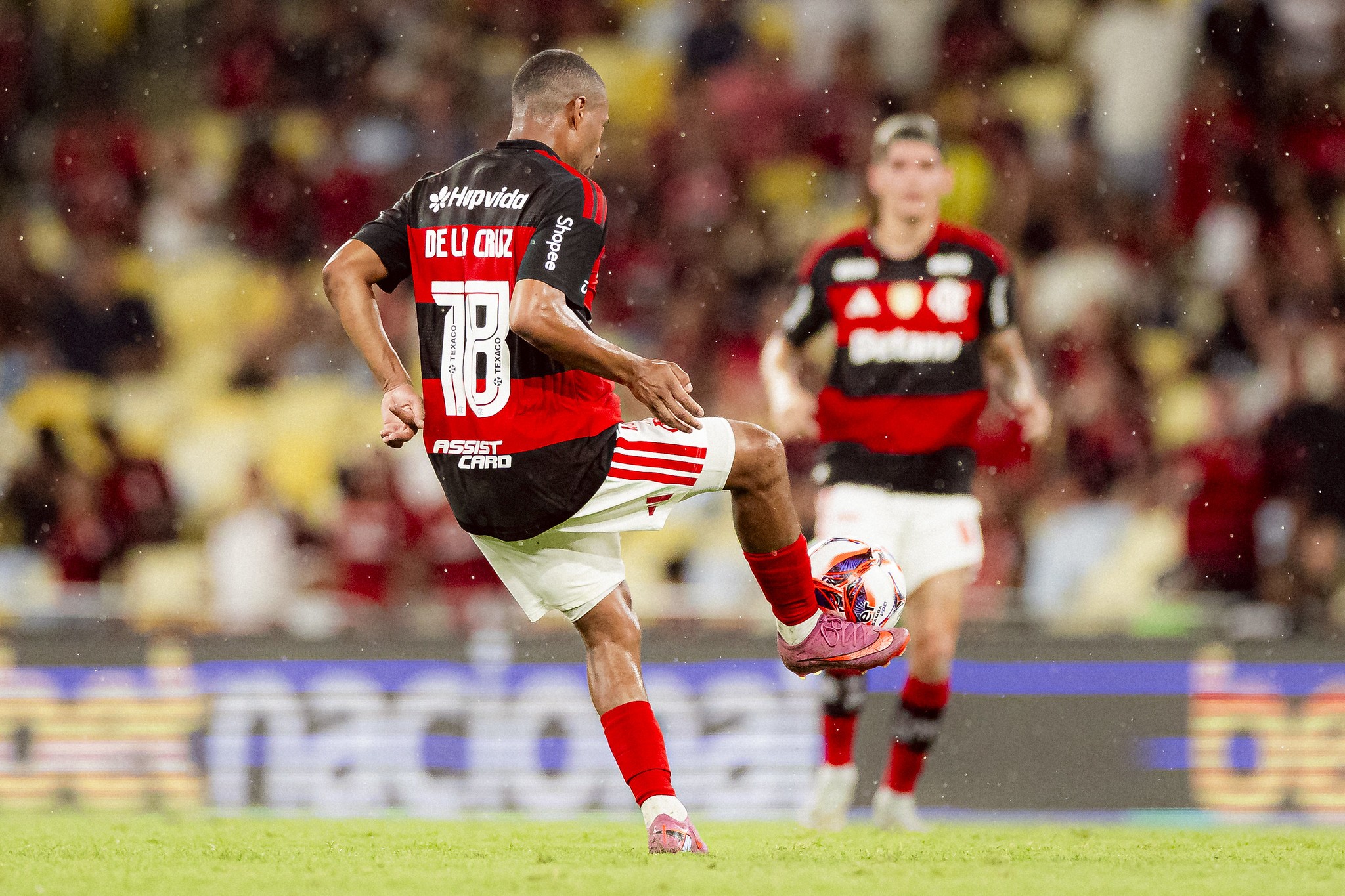 De la Cruz é vetado e desfalca Flamengo contra Atlético-MG no Brasileirão