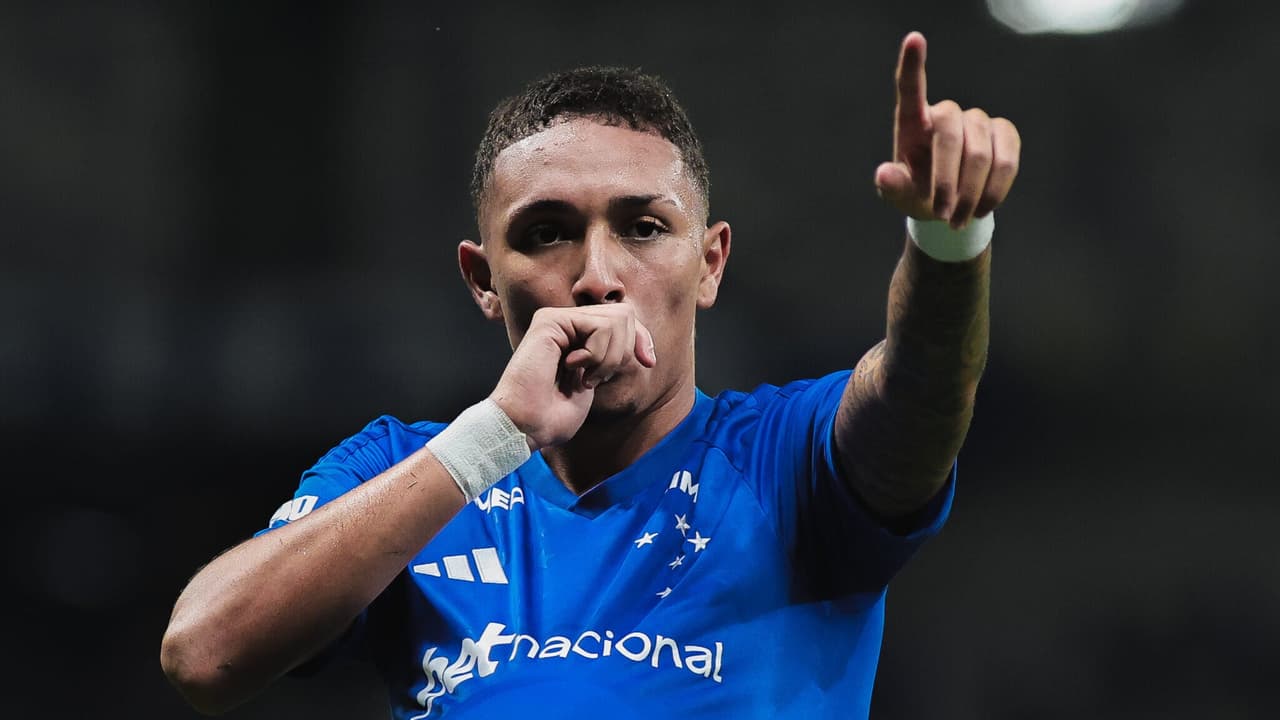Kauã Moraes brilha como lateral no Cruzeiro e emociona com primeiro gol pelo clube