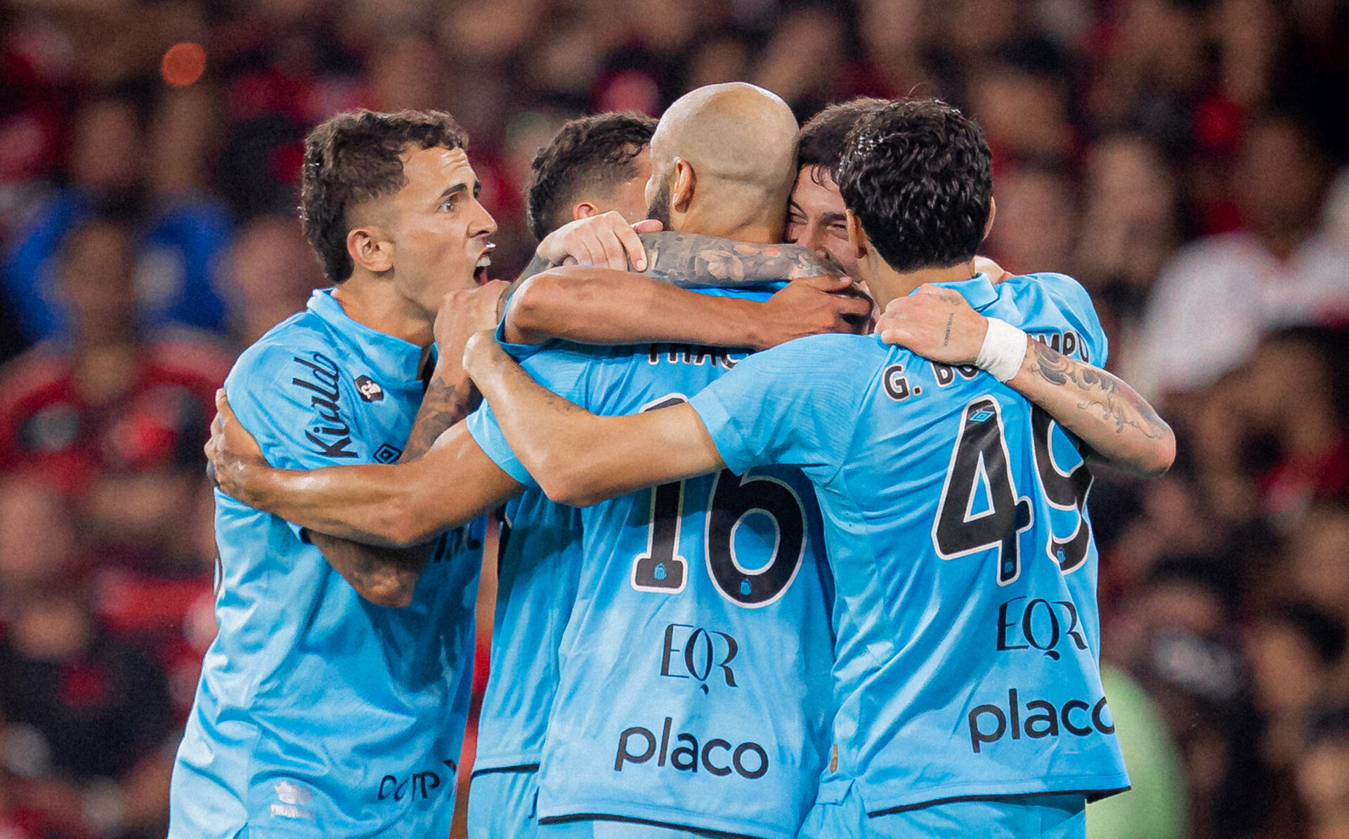 Santos mostra evolução tática, mas sofre com laterais em derrota para Flamengo