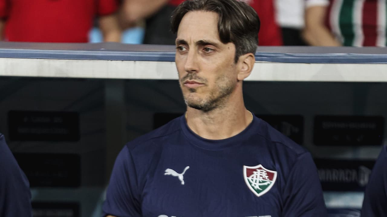 Zubeldía assume responsabilidade após derrota do Fluminense para o Flamengo no Maracanã