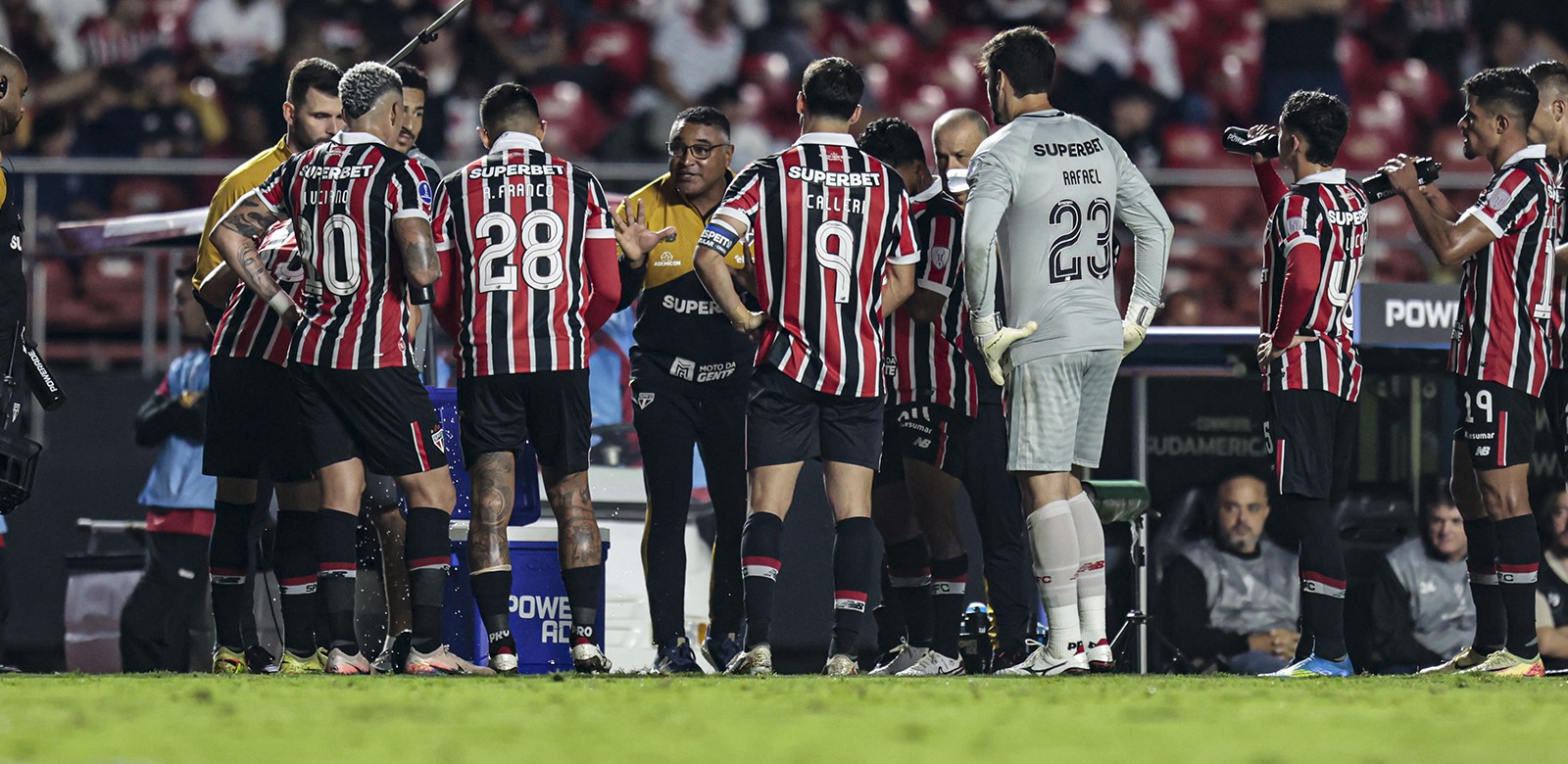 São Paulo vence O’Higgins na Sul-Americana, mas preocupa com oscilações e lesão de Marcos Antonio