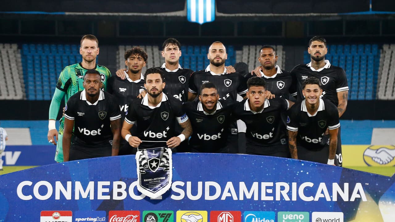 Botafogo conquista primeira vitória de Franclim Carvalho e lidera Sul-Americana