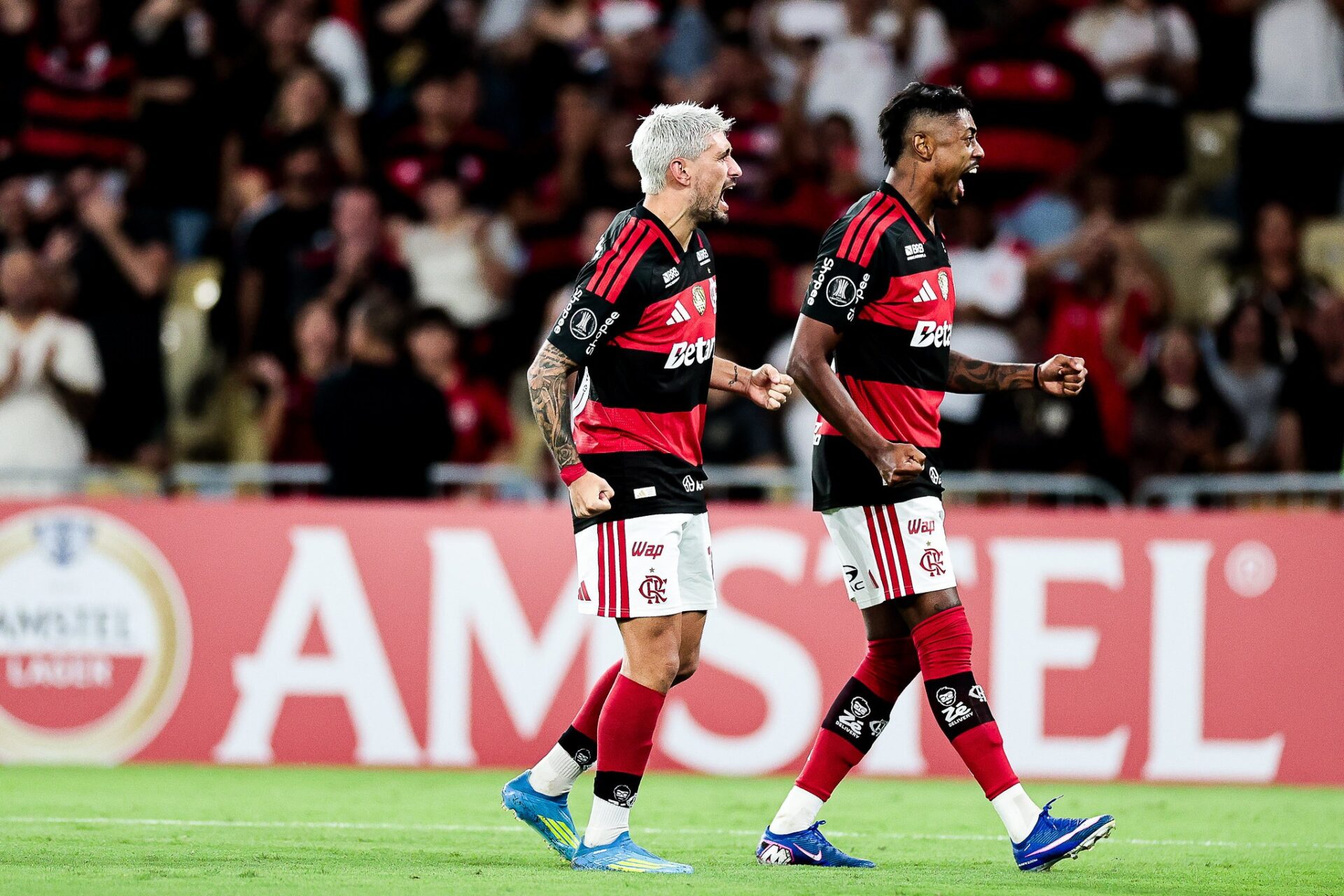 Arrascaeta e Bruno Henrique brilham e comandam o Flamengo rumo à vitória no Brasileirão