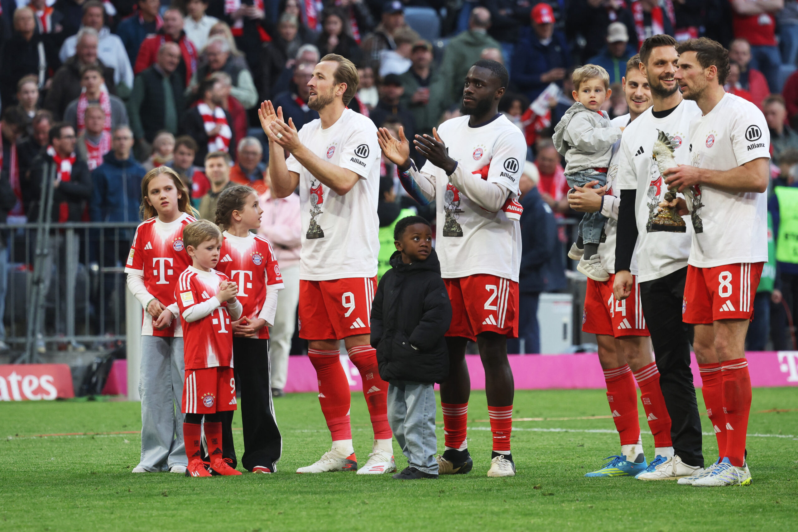 Bayern de Munique conquista 35º título da Bundesliga com ataque avassalador e jovens promessas