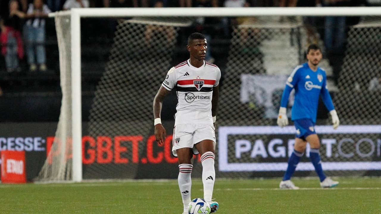 Arboleda é flagrado em jogo no Equador e tensão com São Paulo aumenta