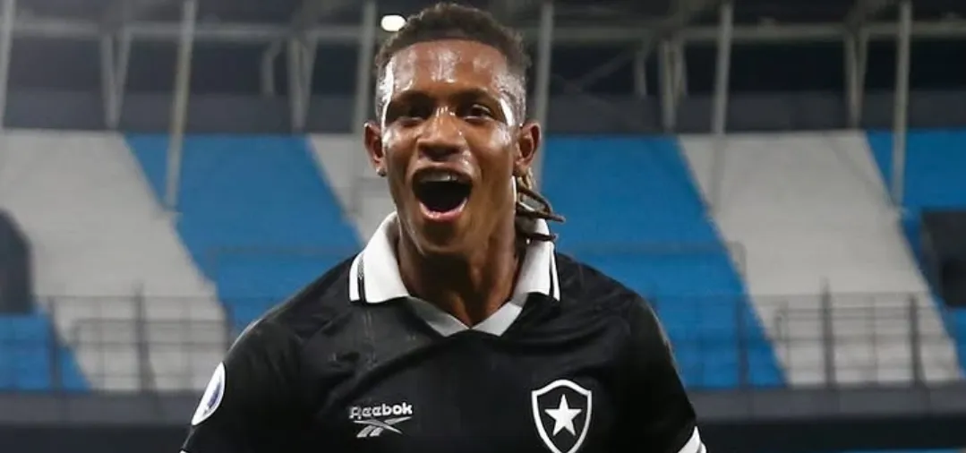 Botafogo vence Racing com gol decisivo de Danilo e lidera grupo na Sul-Americana