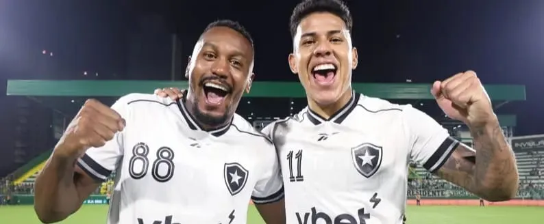 Botafogo brilha na seleção da 12ª rodada do Brasileirão com Edenílson e Matheus Martins