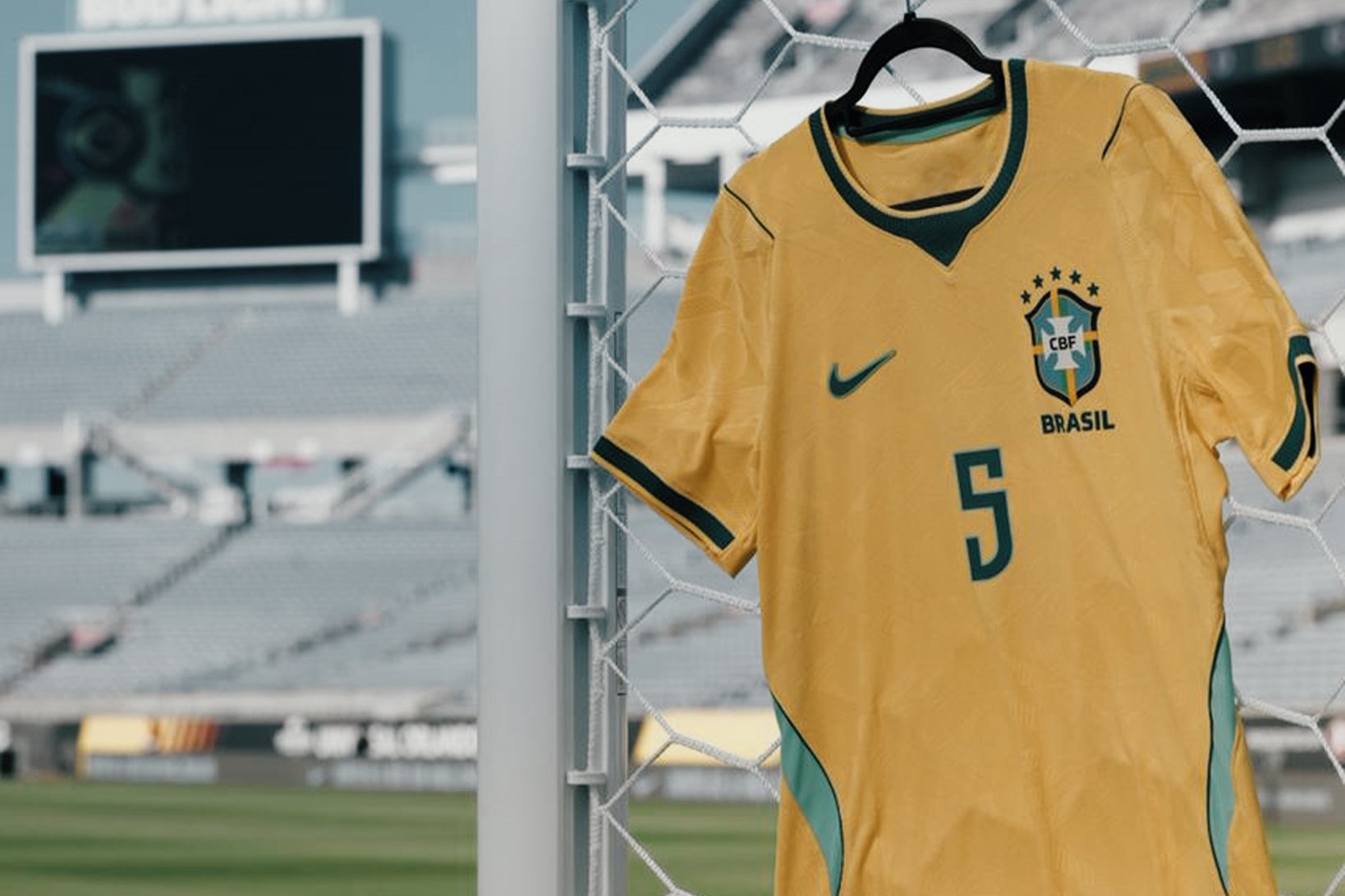 Brasil e México se enfrentam em jogo de lendas no renovado Estádio Azteca