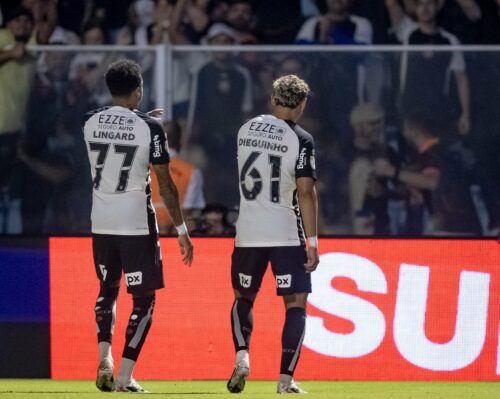 Corinthians sofre, mas vence Barra-SC e avança com vantagem na Copa do Brasil