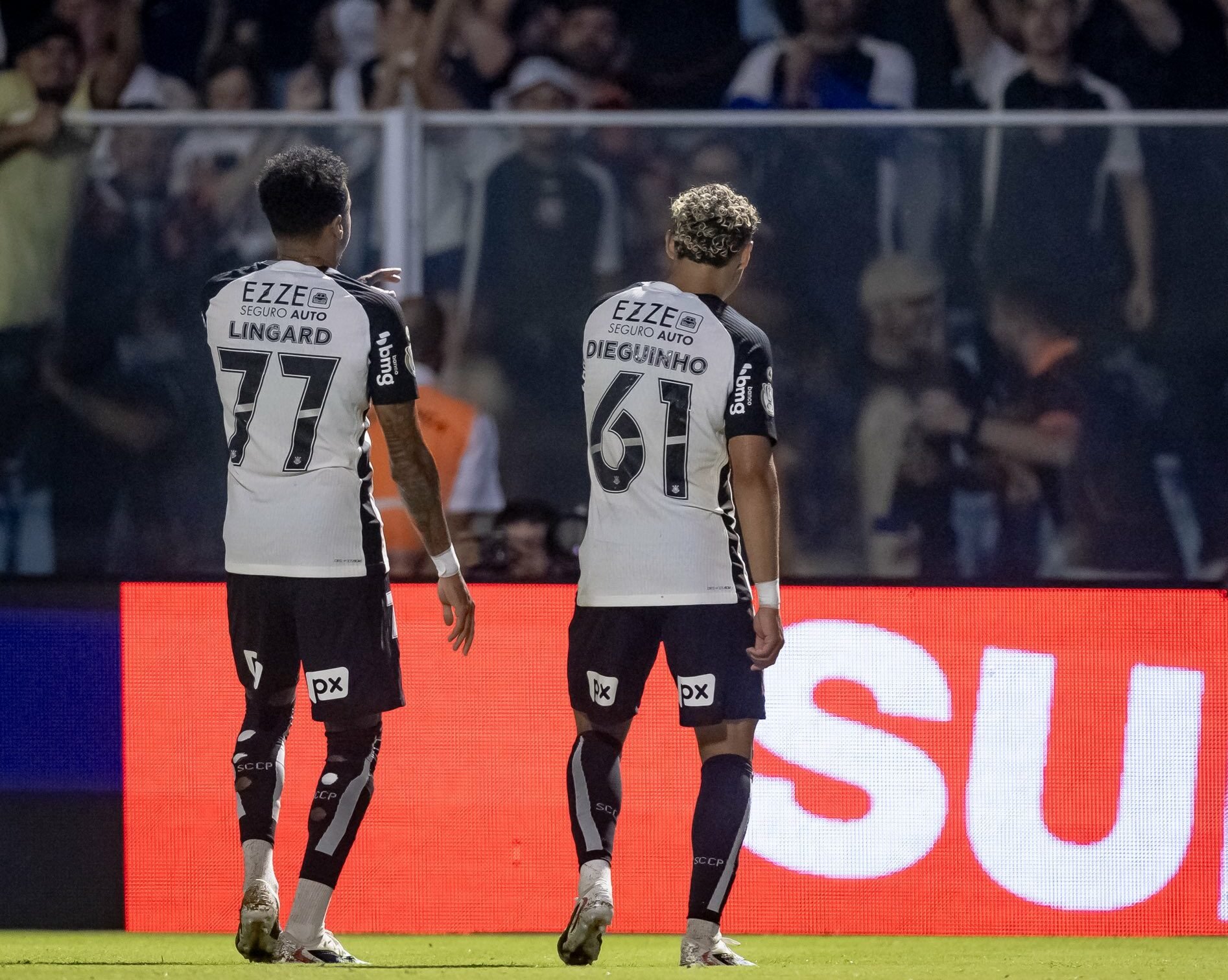 Corinthians sofre, mas vence Barra-SC e avança com vantagem na Copa do Brasil