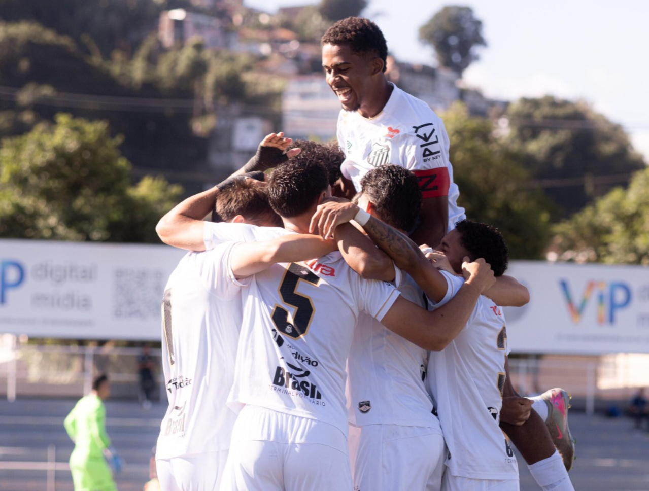 Santos vence Fluminense e sobe para o top 3 do Brasileirão Sub-20