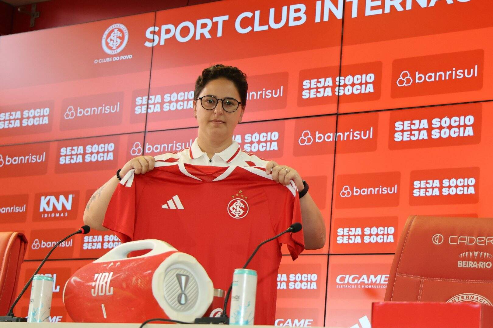 Inter apresenta Renata Armiliato como nova gerente do futebol feminino