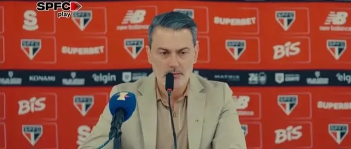 Torcida organizada do São Paulo pressiona por saída de Rui Costa após derrota para o Vasco