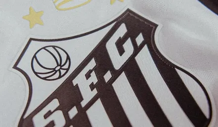 Santos enfrenta crise financeira e jogadores pressionam diretoria por salários atrasados