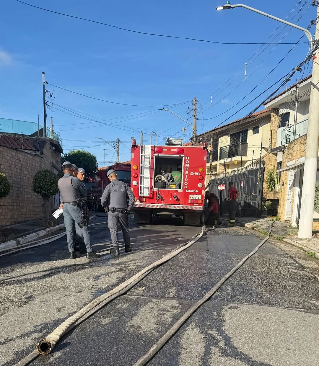 Incêndio atinge casa dos pais do MC Gui na Zona Leste de São Paulo