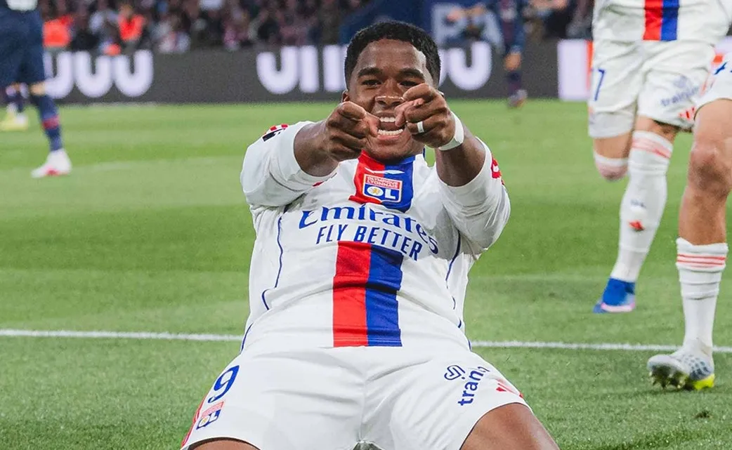 Endrick brilha e lidera vitória do Lyon sobre PSG no Parque dos Príncipes