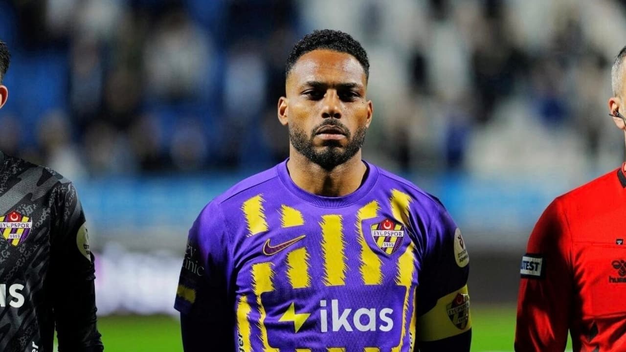 Luccas Claro alcança 100 jogos no Eyüpspor em meio a turbulência no futebol turco