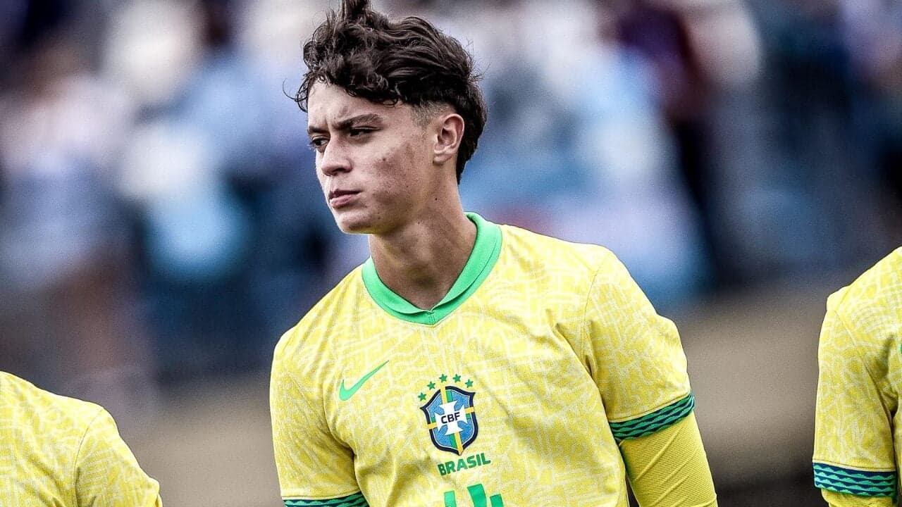 Lucas Miranda, filho do ex-zagueiro, brilha no futebol europeu e conquista torneio internacional