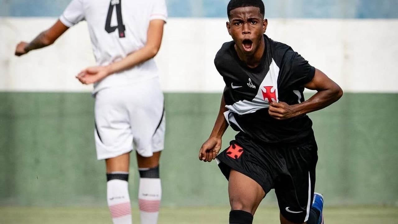Vasco atropela Vitória com show de Juninho e Andrey Fernandes no Brasileirão Sub-20