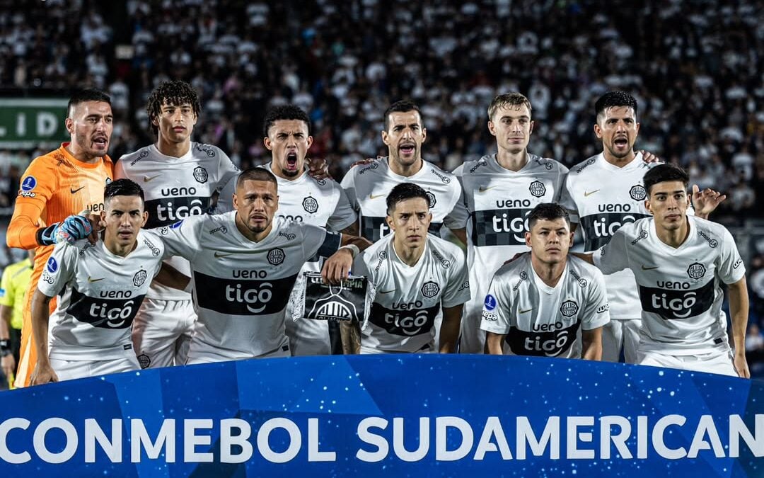 Vasco enfrenta Olimpia em São Januário com time misto e pressão na Sul-Americana