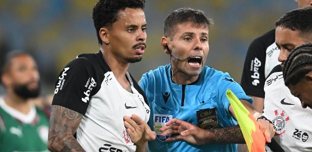 Corinthians define punição a Allan após gesto polêmico contra o Fluminense