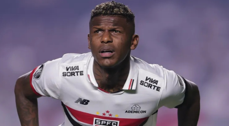 Vasco faz oferta surpreendente para contratar Robert Arboleda após impasse com São Paulo