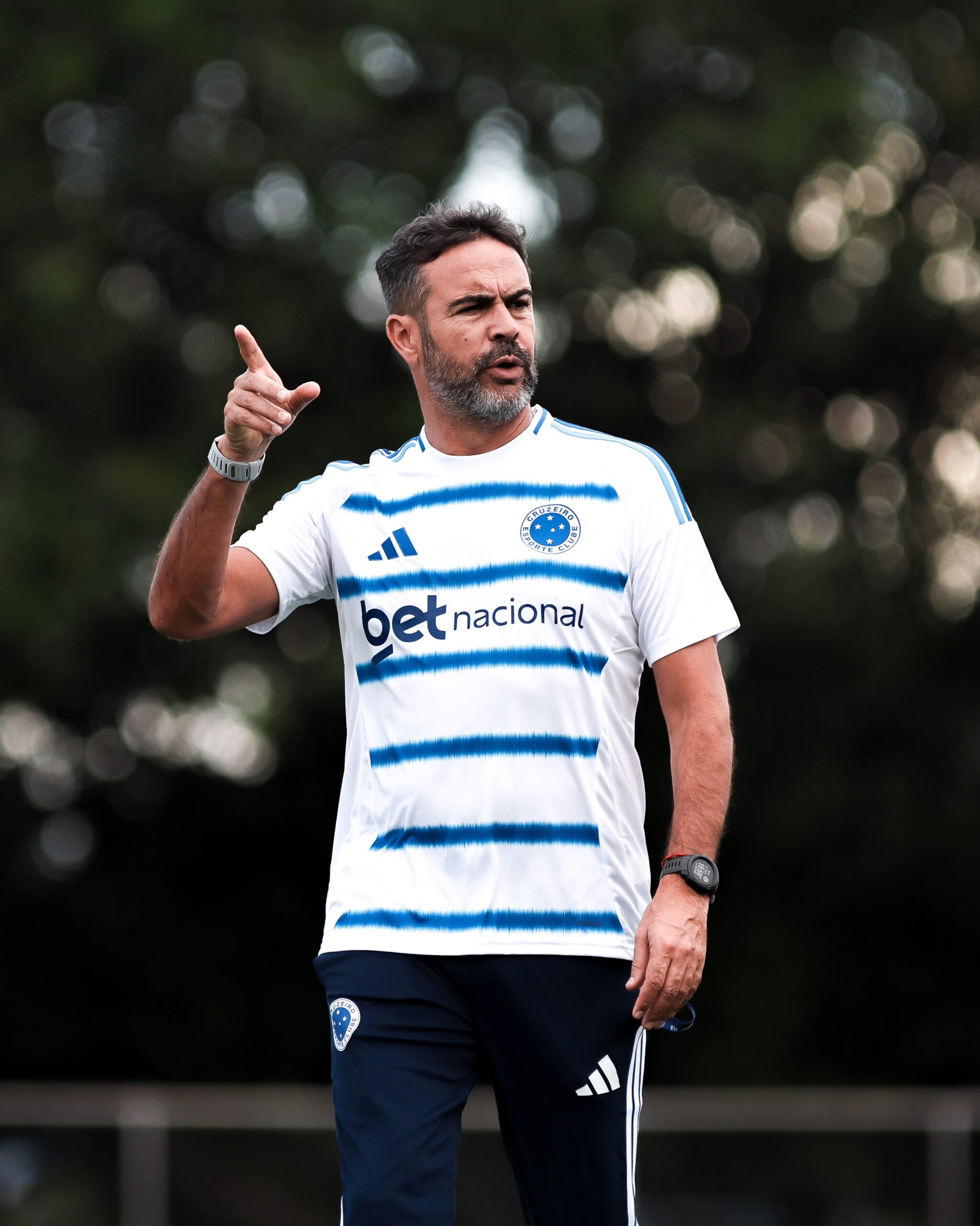 Artur Jorge estreia no Cruzeiro em busca de título histórico no futebol brasileiro