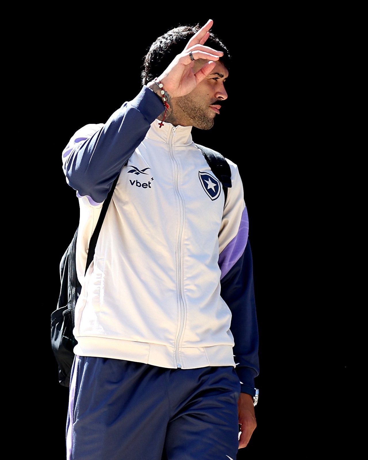 Botafogo fecha venda de Alexander Barboza ao Palmeiras por R$ 20 milhões para equilibrar finanças