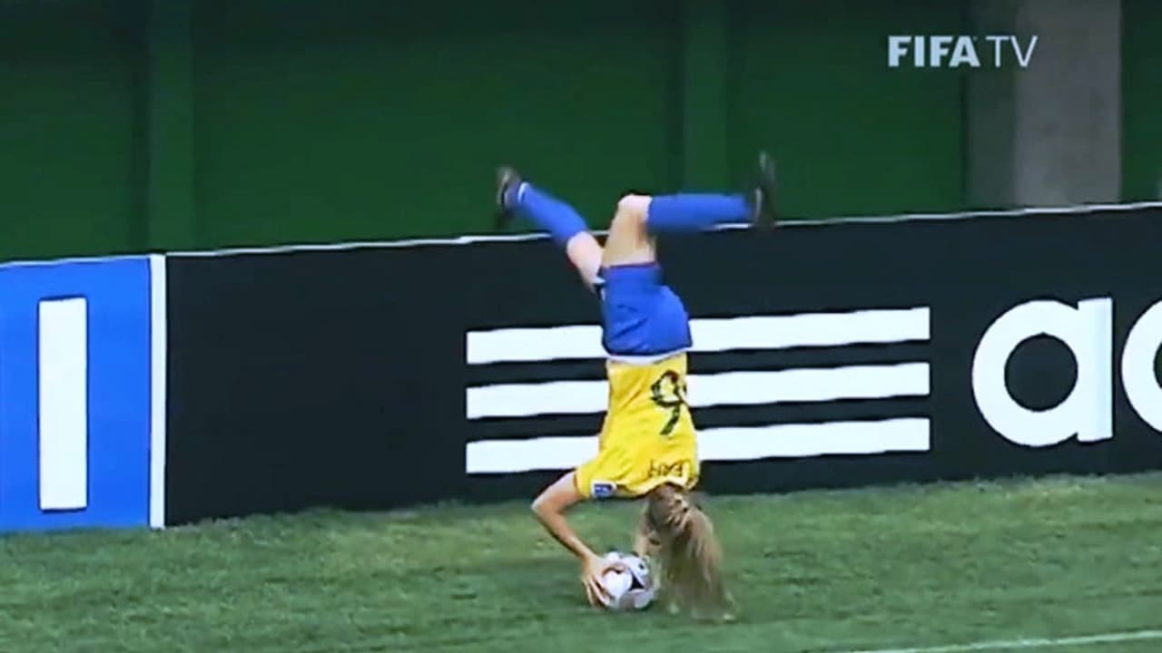 Você pode pisar na linha lateral ao cobrar lateral no futebol? Entenda o que diz a regra