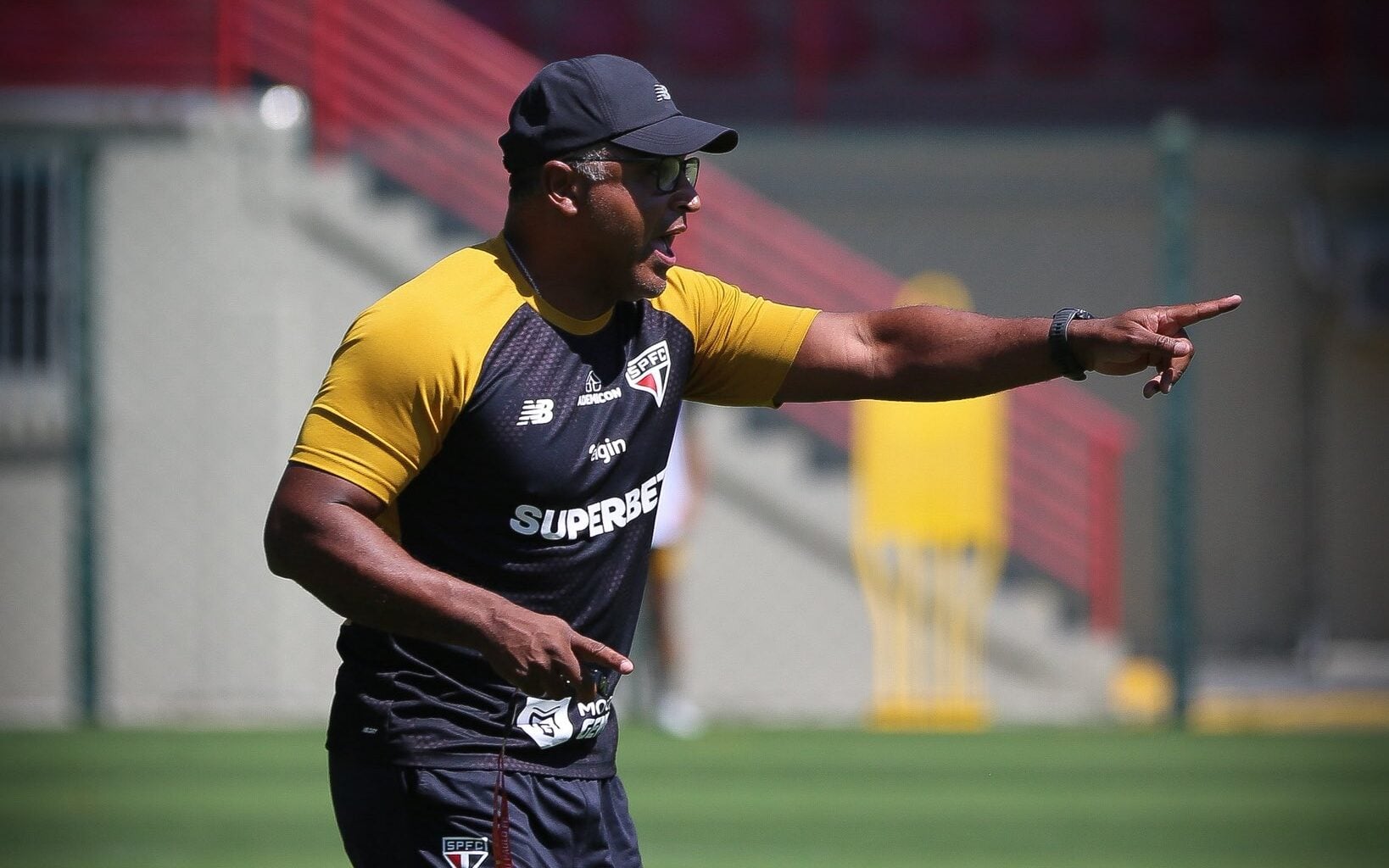 São Paulo encara o Vitória com desfalques e mudanças no ataque pelo Brasileirão