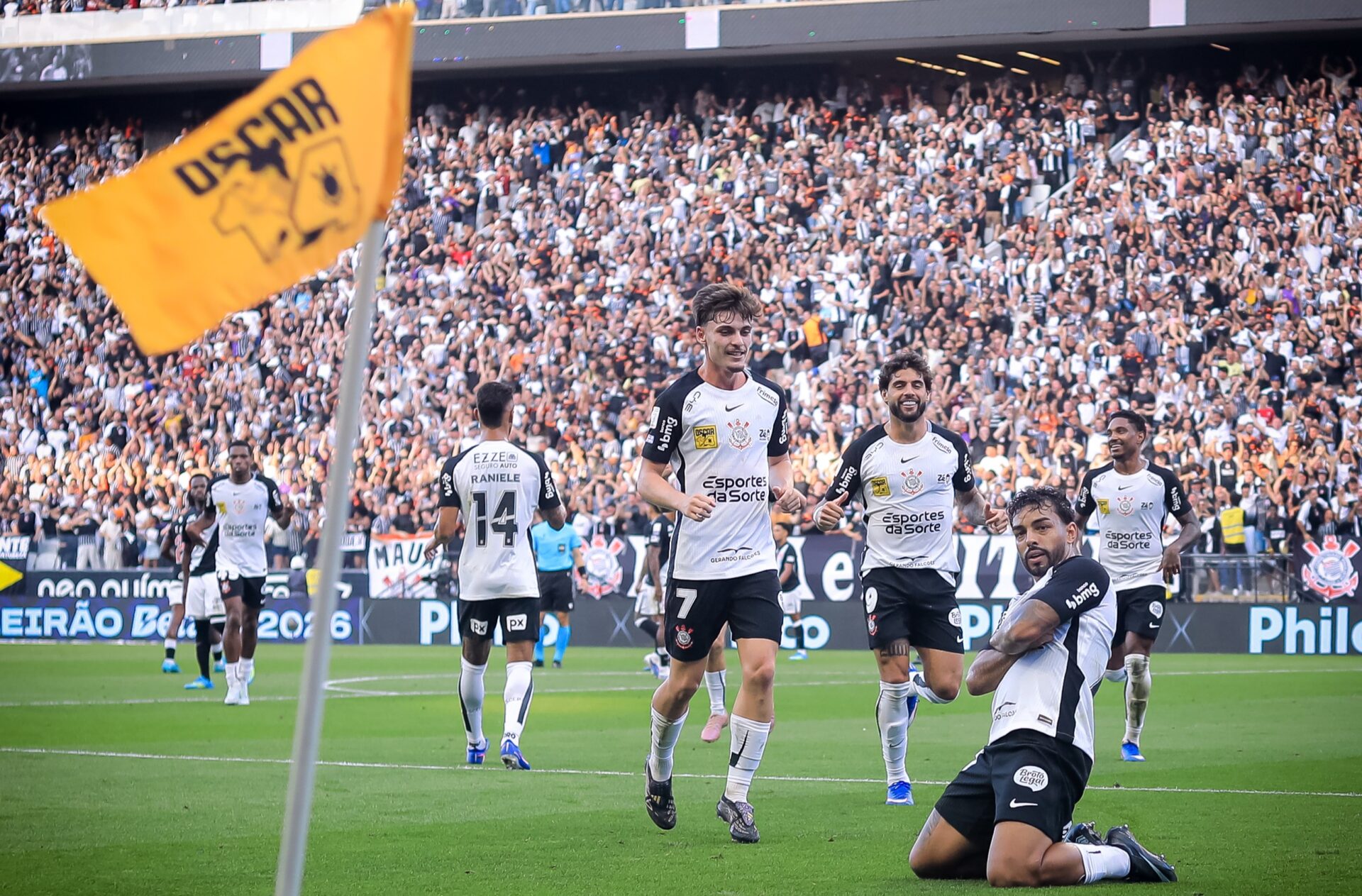 Corinthians segura vitória suada sobre Vasco e respira no Brasileirão