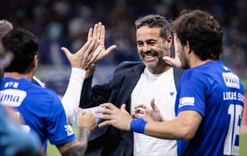Cruzeiro renasce com Artur Jorge e deixa zona de rebaixamento no Brasileirão