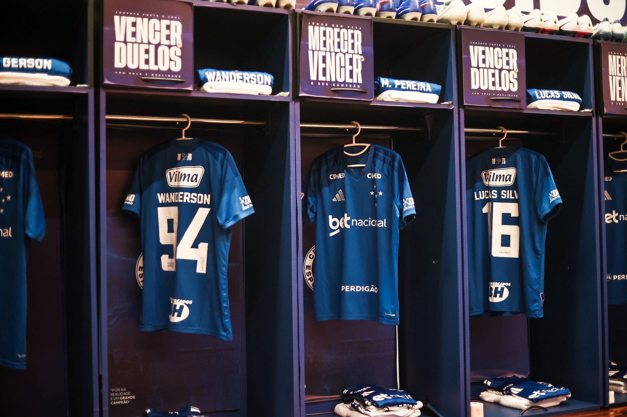 Cruzeiro divulga lista com 50 jogadores para a Libertadores 2026 e aposta em jovens