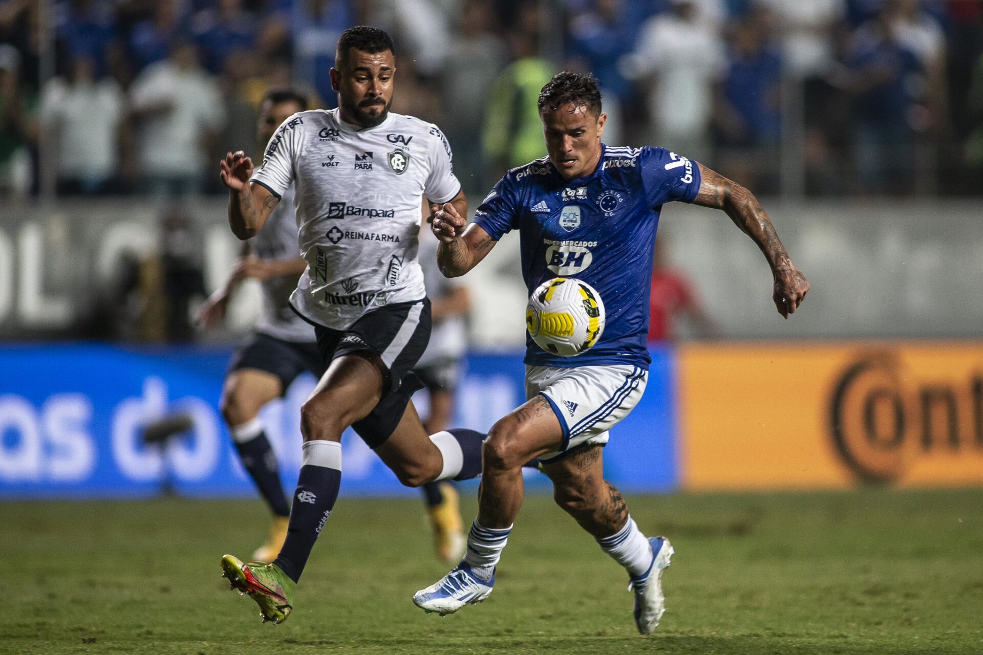 Remo e Cruzeiro se enfrentam em Belém com vantagem histórica do Leão Azul
