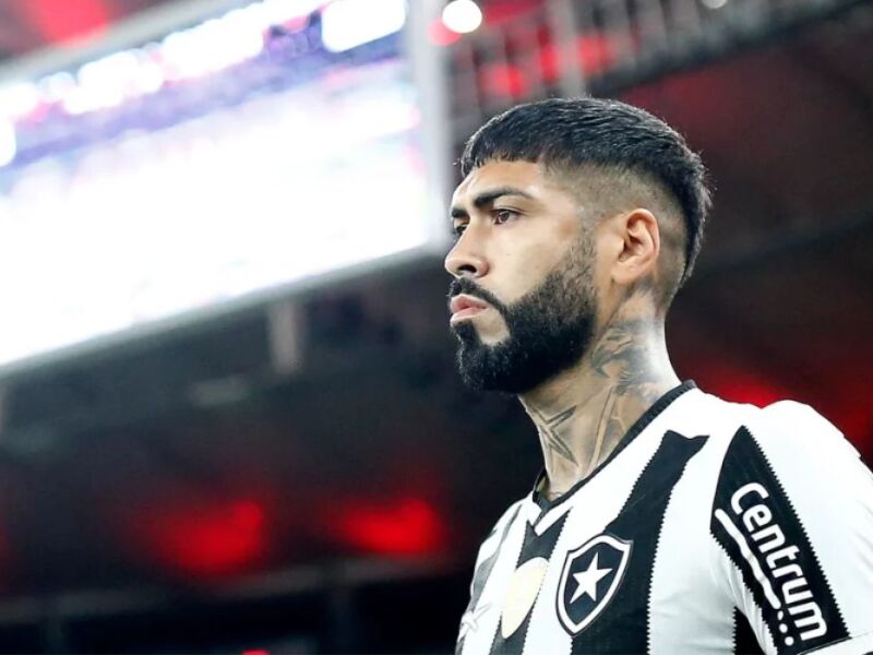 Alexander Barboza responde à torcida após empate do Botafogo e negociações com Palmeiras